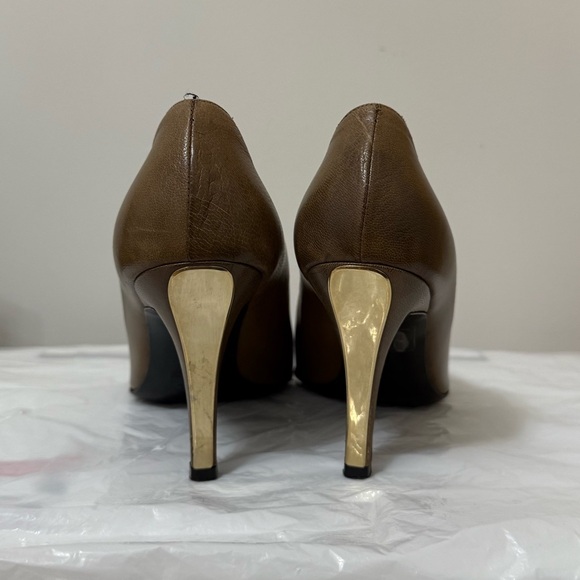 Vintage Escada Tan Leather Heels - Picture 3 of 12